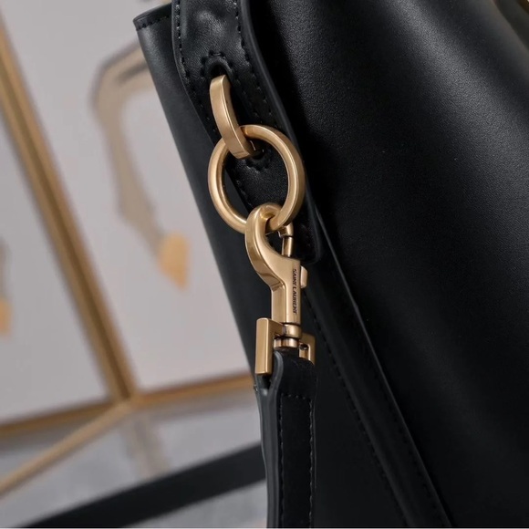 Saint Laurent Black and Gold Shoulder Bag - Picture 3 of 9